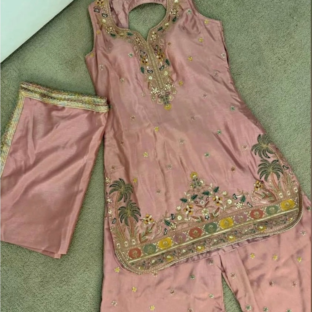 Embroidered Dusty Rose Salwar Kameez Set